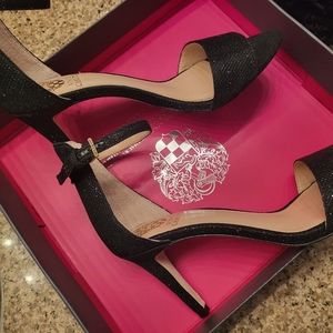 Size 8M black Vince Camuto heels.